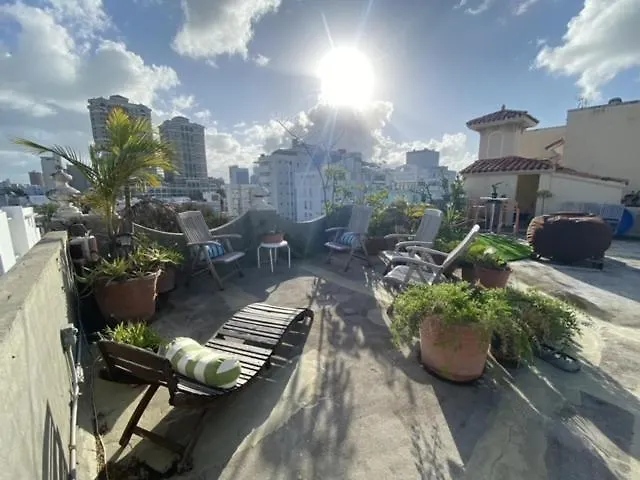 Fresh Tropical Colonial Style Walk-Up- Rooftop Terrace- Beach View 圣胡安