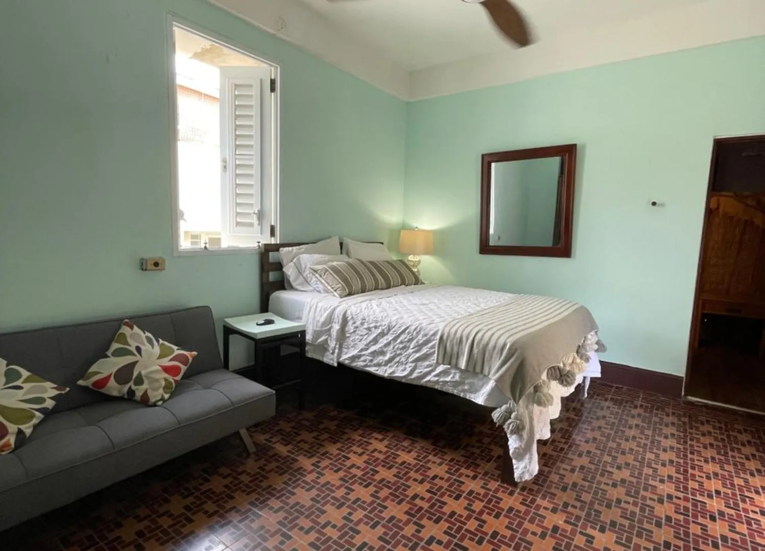 公寓 Fresh Tropical Colonial Style Walk-Up- Rooftop Terrace- Beach View 圣胡安