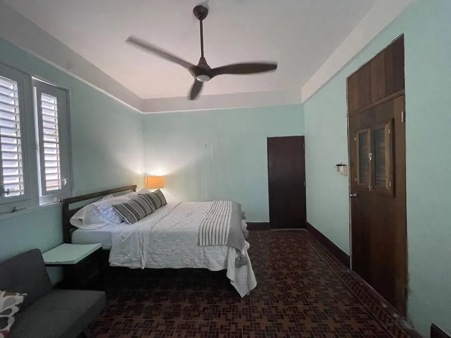 Fresh Tropical Colonial Style Walk-Up- Rooftop Terrace- Beach View San Juan Apartamento